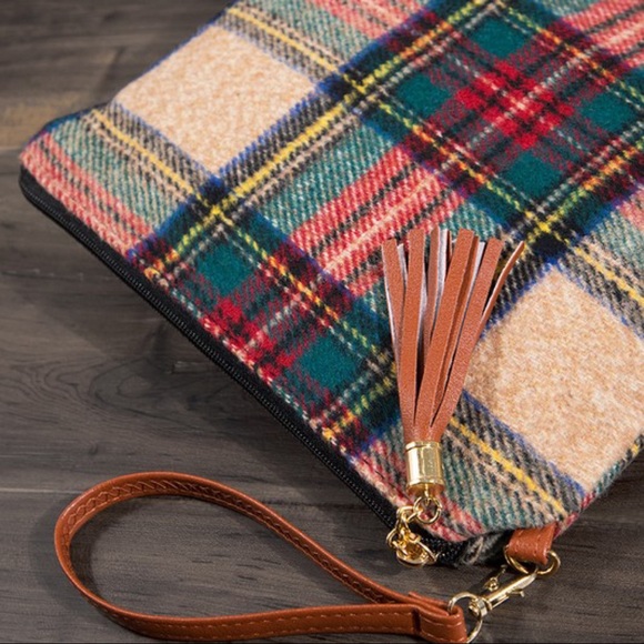 ✨LAST ONE✨Khaki Paid Flannel Crossbody-Clutch - Picture 3 of 5